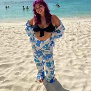 Selling this beach pant / button up set!